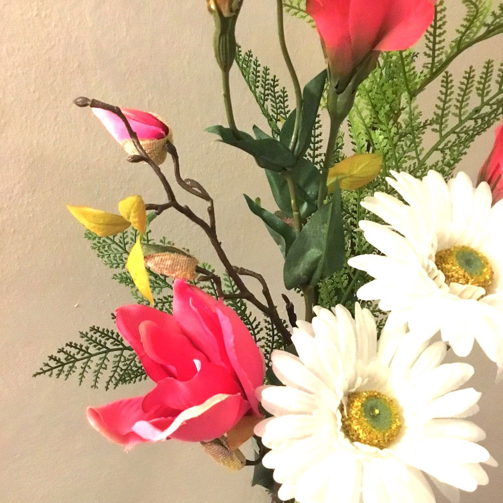 Kunstig håndbundet buket med magnolia - Billede 4