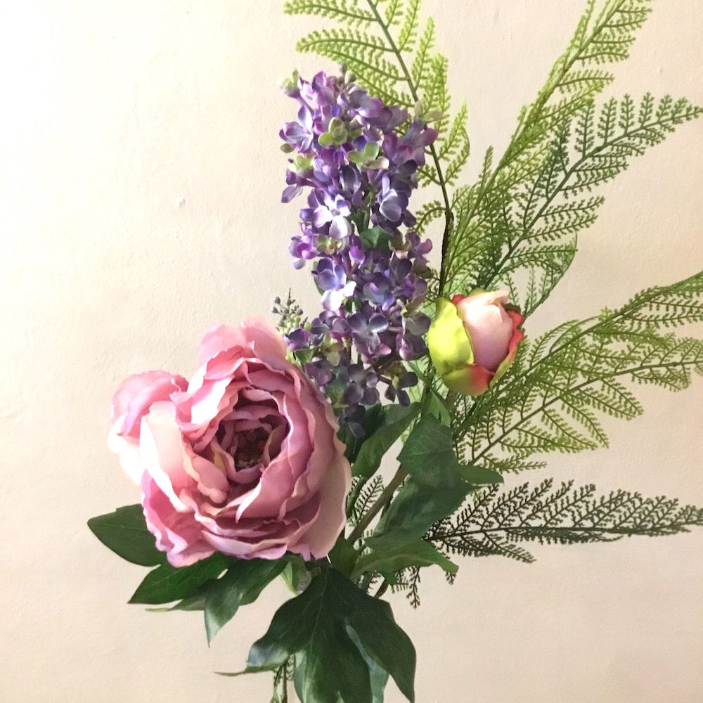 Kunstig håndbundet buket med pæon