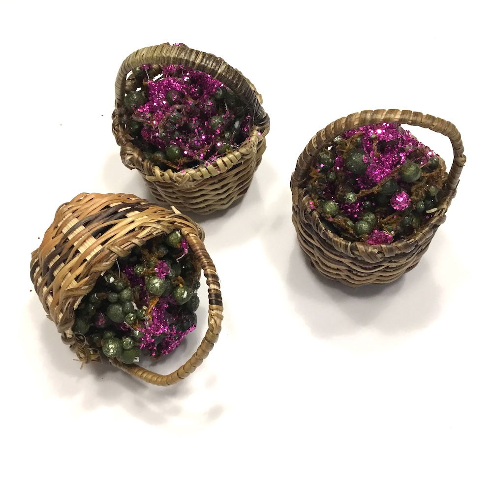 Flettet kurv med pink bærpynt - Billede 5