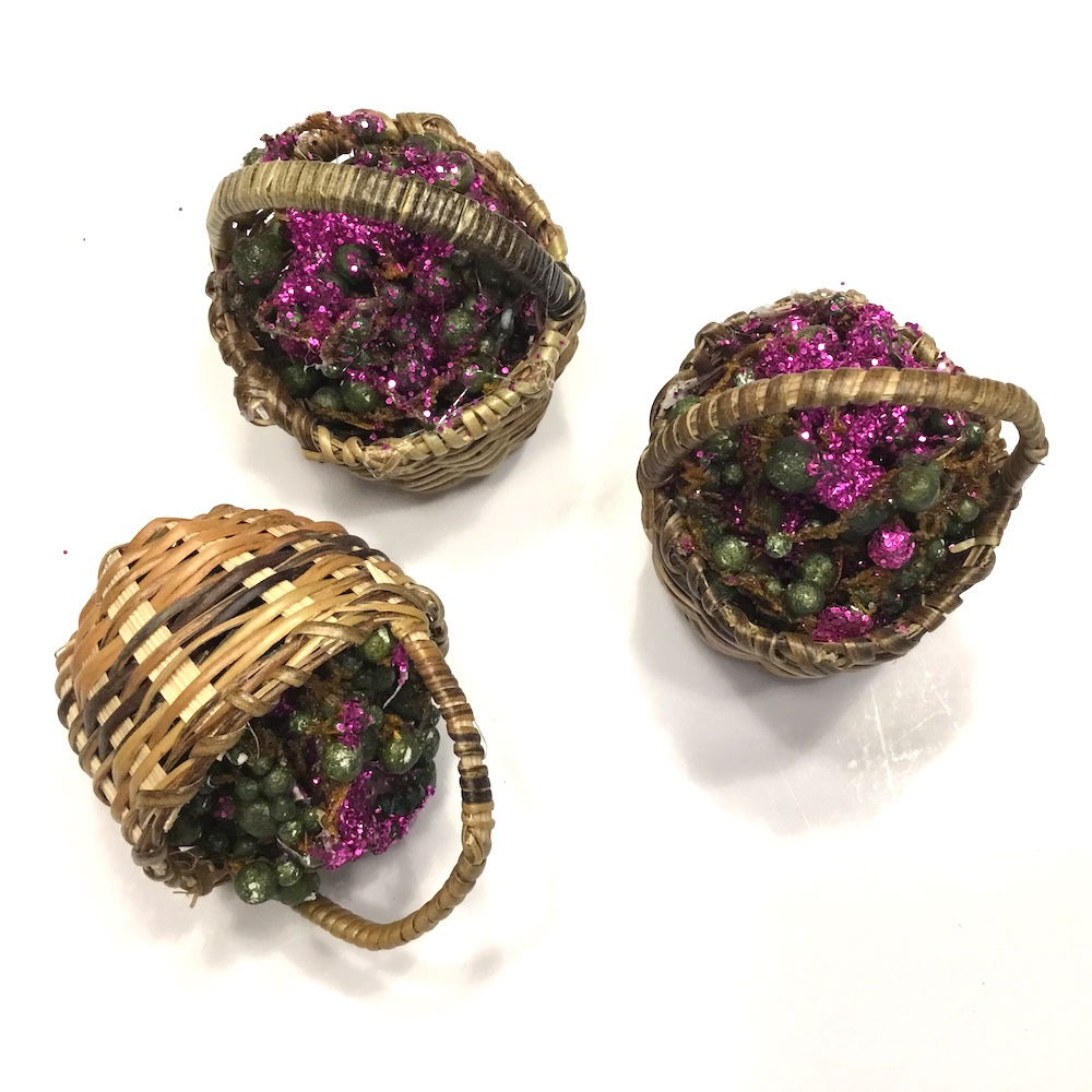 Flettet kurv med pink bærpynt - Billede 6