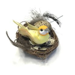 Fugl i rede med ægte æg