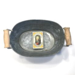Alternative view of Oval zinkskål med træhåndtag