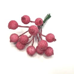 Rosa bær på tråd
