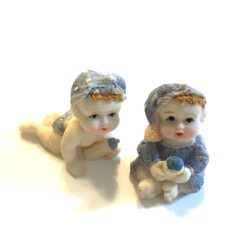 2 Lyseblå baby figurer